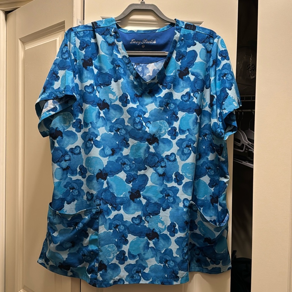 Soft stretch scrub top